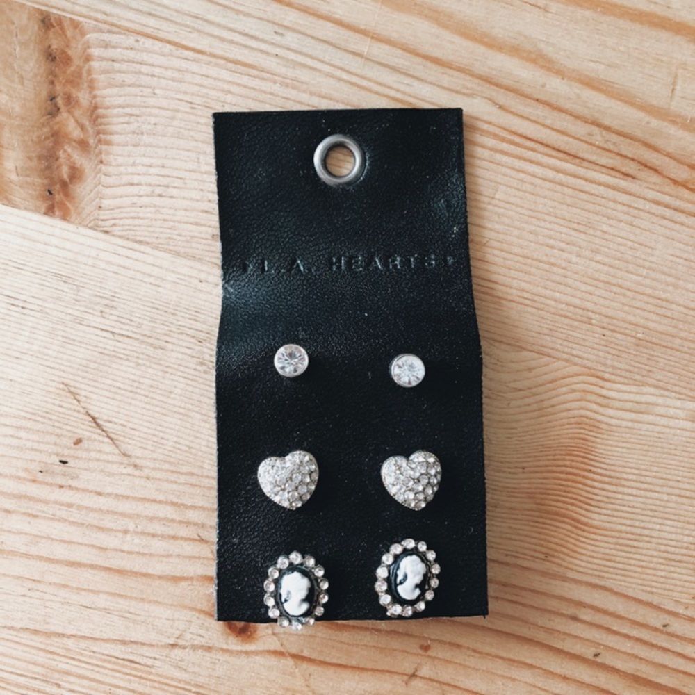 SOLD >> Stud Earrings